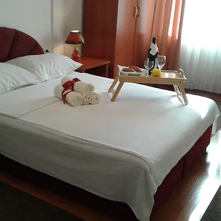 Ξενοδοχείο Ani 3*